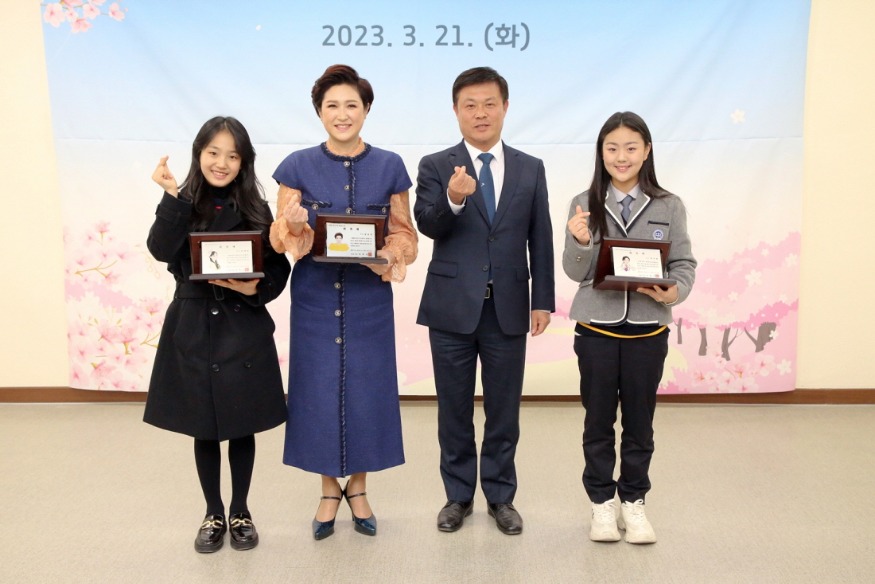 0322 정읍시, 트로트 가수 김용임·김태연·방서희 홍보대사 위촉 (4).jpg