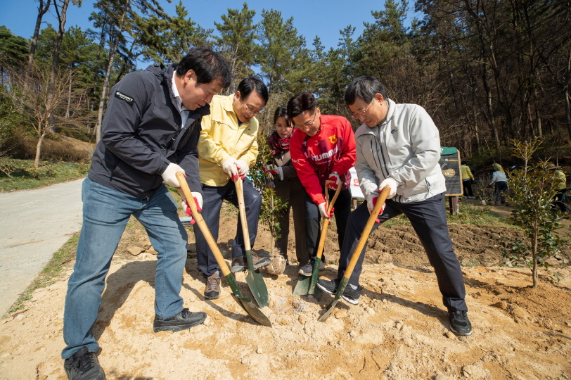 익산시 “식목일 맞아 함께 나무 심어요!” (2).jpg