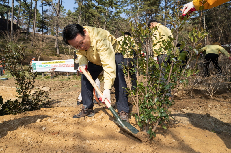 익산시 “식목일 맞아 함께 나무 심어요!” (1).jpg