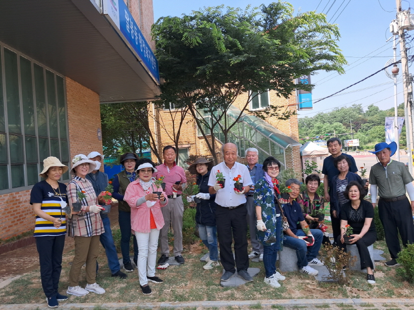 녹색정원도시 익산, 주민들 손으로 동네정원 가꿔 (팔봉동) (1).jpg