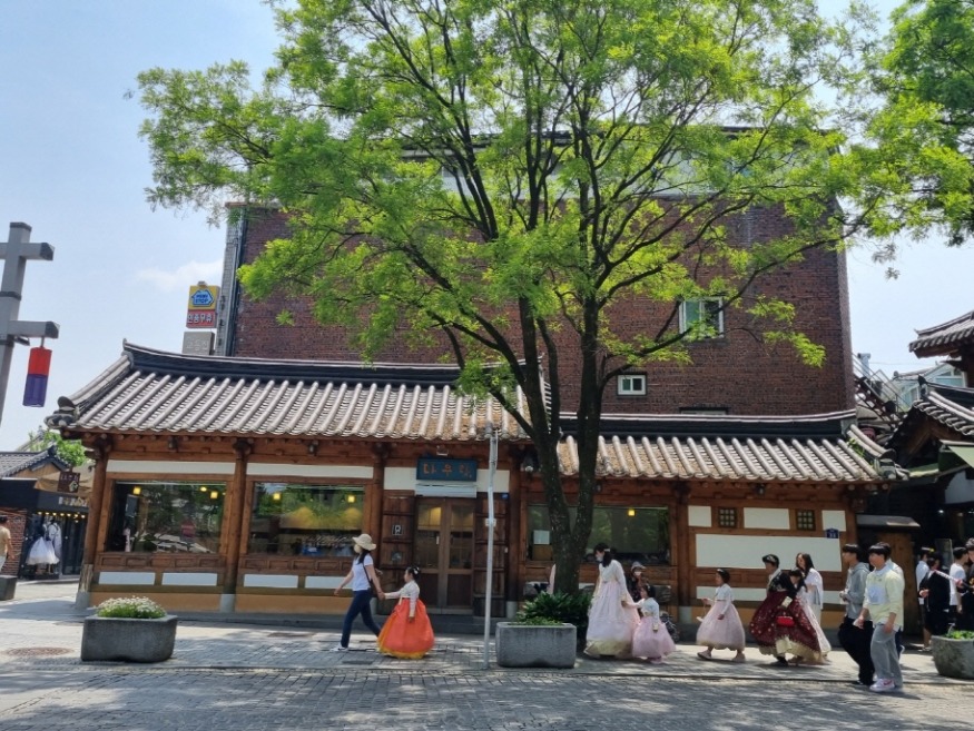 [포맷변환](관광정책과)한옥마을 관광객 현황사진5.jpg