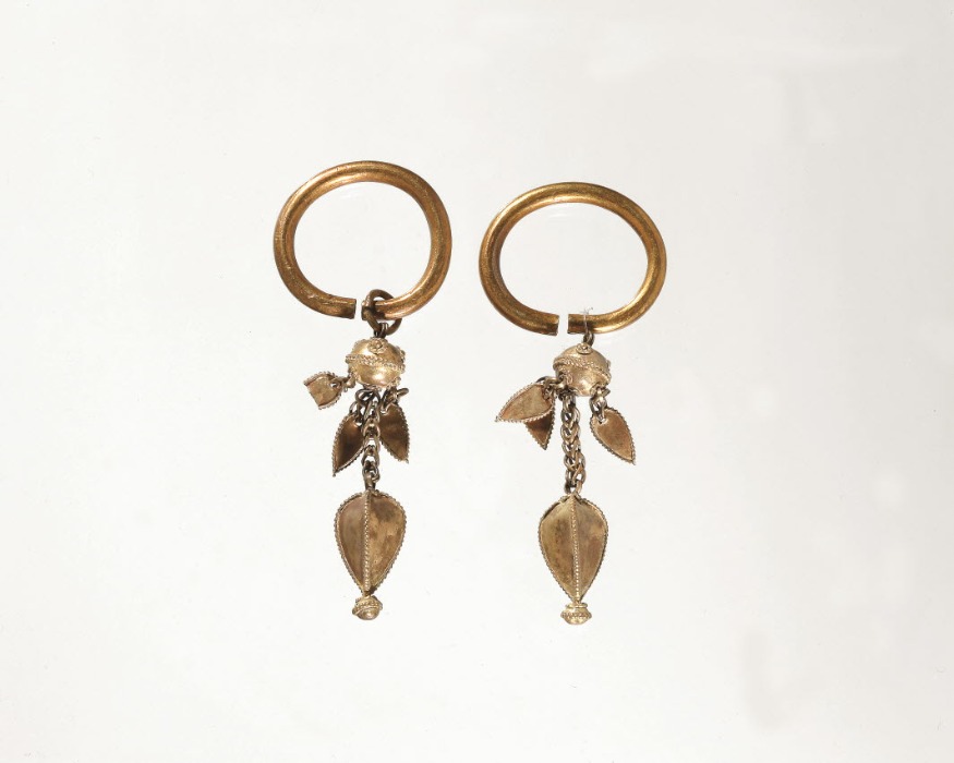 사본 -봉서리고분 출토 금제이식.jpg