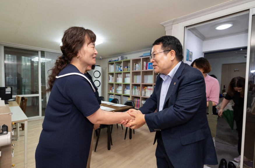 사본 -9. 정헌율 익산시장, 추석맞이 아동복지시설 위문 격려 (5).jpg