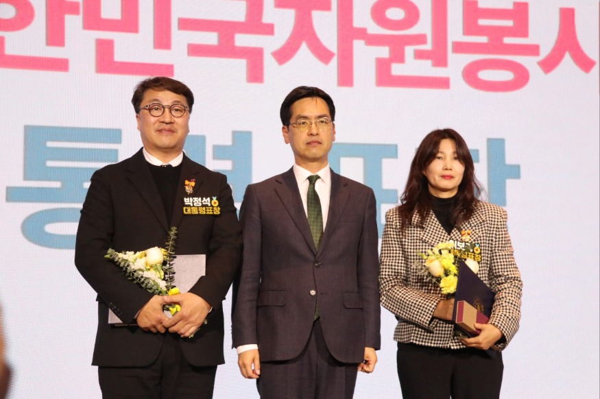 사본 -20231121화 박정석 센터장 대통령 표창 수상 사진3.jpg