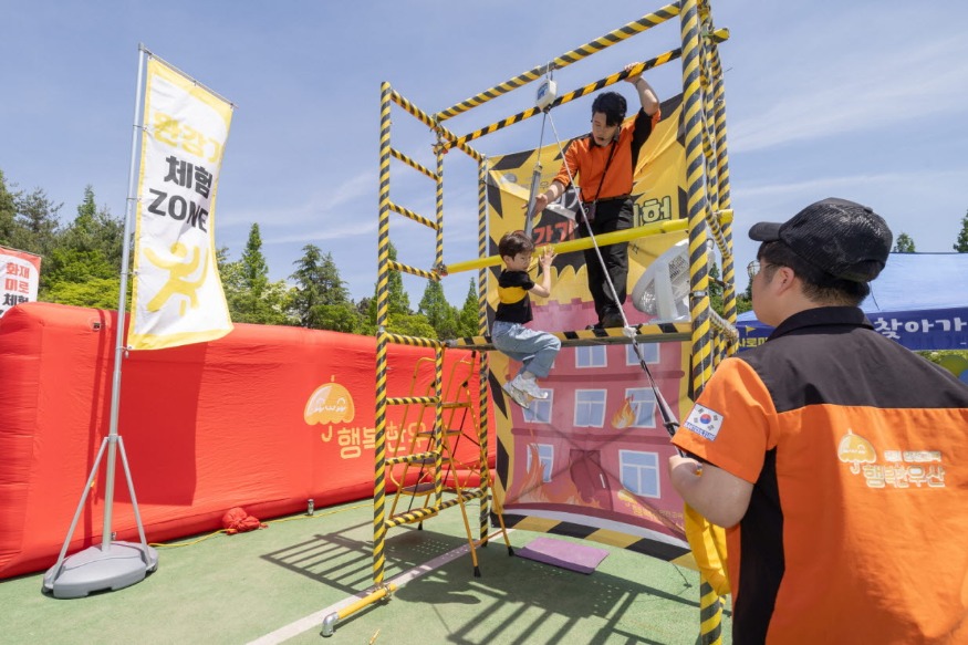 사본 -아이들에게 꿈과 행복을…익산시, 어린이날 행사 성료 (제29회 익산 어린이날 큰잔치 2).jpg