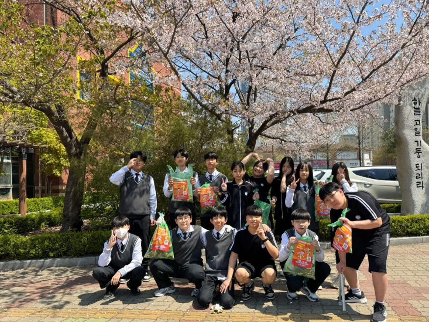 사본 -250507 (여청) 익산서 학폭버리깅 우정줍깅 학교폭력 캠페인 사진.jpg