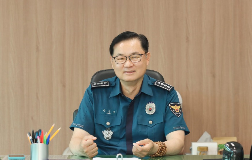 사본 -★박성수 서장 프로필2.jpg