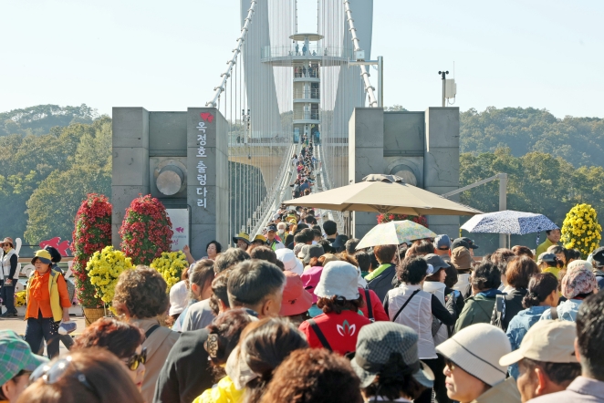 사본 - 옥정호 출렁다리 인파.jpg