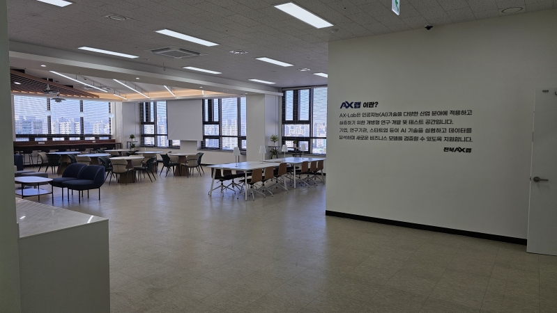 사본 - 1_청년이 머무는 익산_산업이 자라고, 골목이 살아난다(AI 디지털 혁신센터 2).jpg