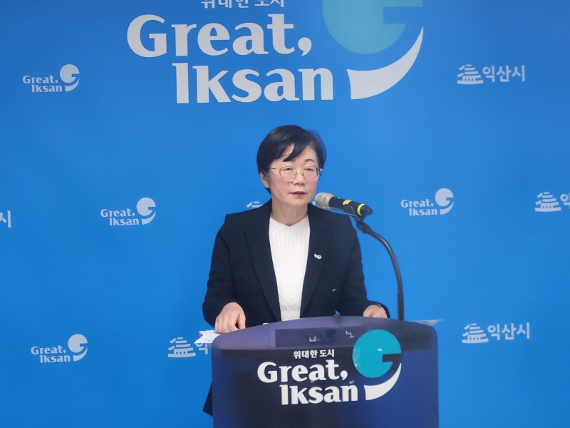 사본 - 0_나은정 복지국장 브리핑 모습.jpg