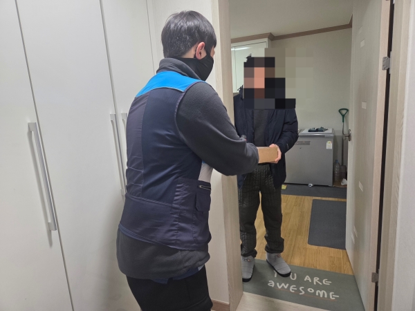 사본 - 1_익산시, 발굴부터 지원까지 _착착__복지 사각지대 없앤다(안부살핌 우편서비스 2).jpg