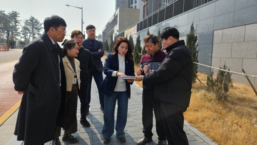 사본 - 4-1. 260312(이중선의원)_익산시의회 이중선 의원, 마동 풍경채 아파트 숙원사업 해결에 앞장서 사진.jpg