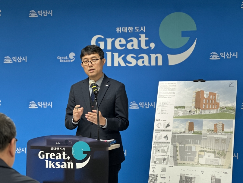 사본 - 0_이진윤 보건소장 브리핑 모습.jpg